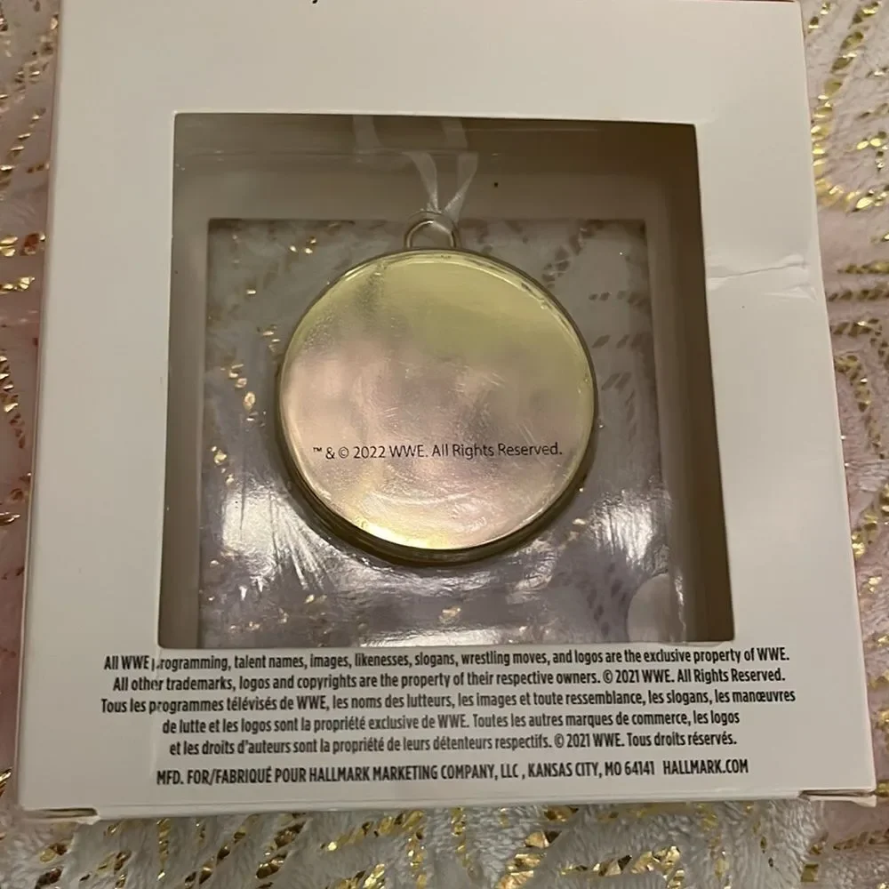 Nib hallmark 22 WWe/wrestling gold globe ornament/charm/fob/ hanging coin